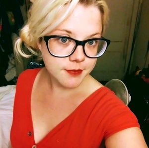 Meet your Posher, Becca